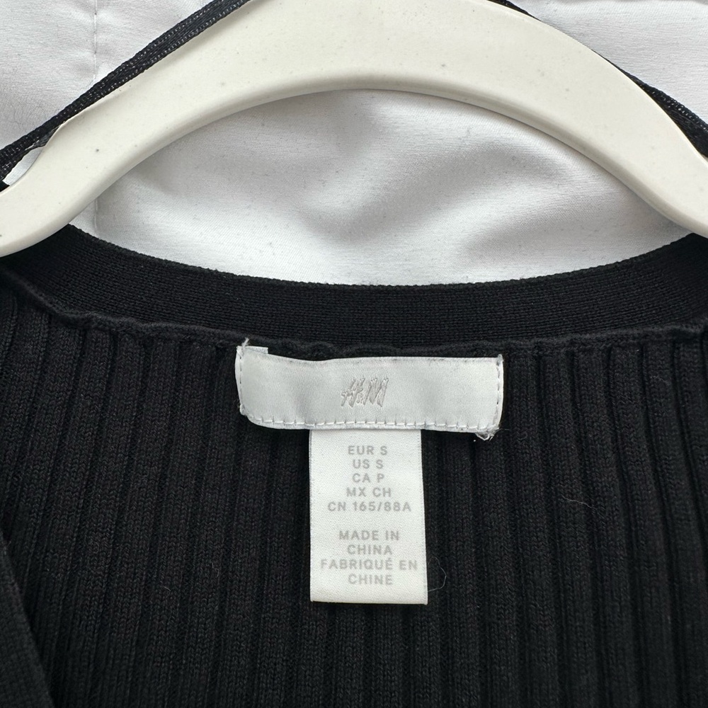 H&M Black Ribbed Rhinestone-Embellished V-Neck Cardigan - Picture 2 of 6
